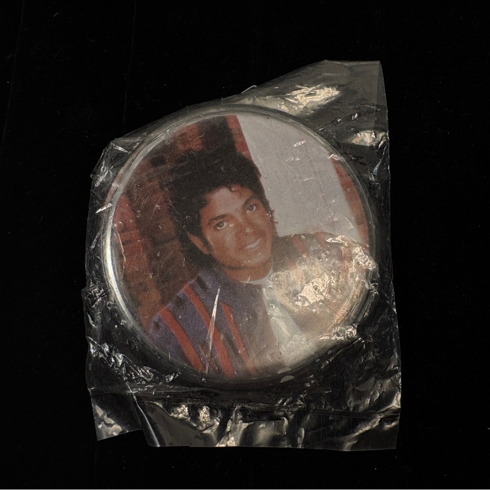 Vintage 1980s Michael Jackson Thriller Era Sealed Photo Button Pin New Old Stock